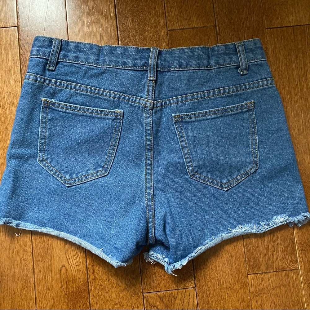 Rose embroidered denim shorts - Picture 4 of 5